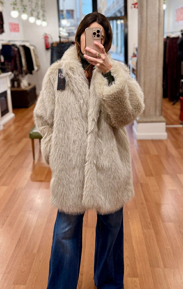 ABRIGO DE PELO BEIGE