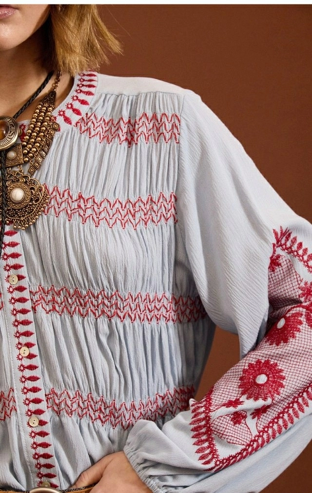 blusa bordada con frunces