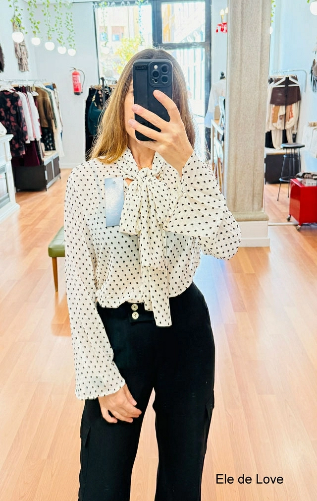 BLUSA DE LUNARES