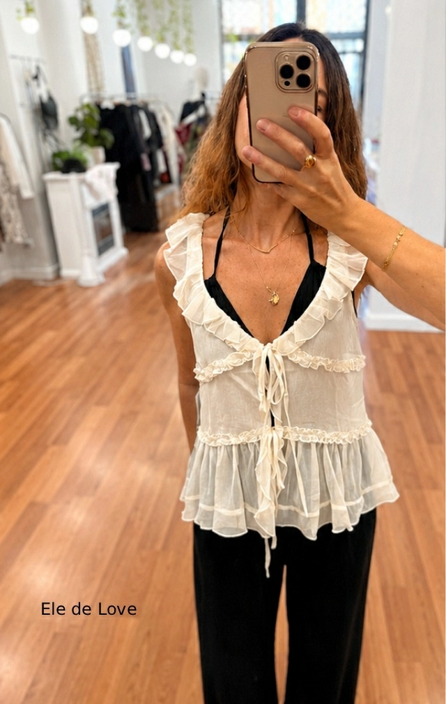 BLUSA VOLANTITOS BEIGE BLUSA VOLANTITOS BEIGE