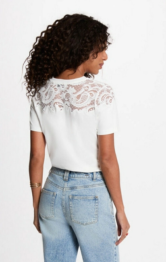 CAMISETA BLANCA CON ENCAJE