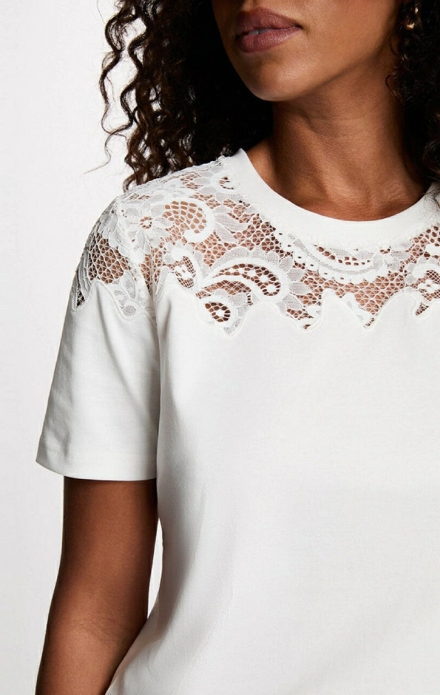 CAMISETA BLANCA CON ENCAJE