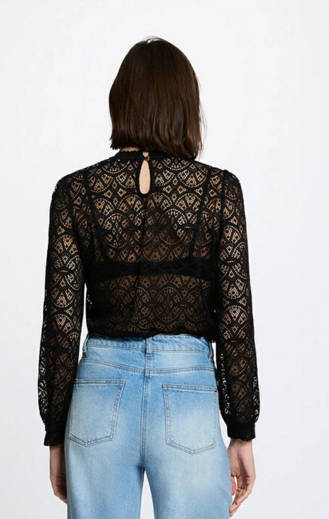 CAMISETA DE ENCAJE CON ESPALDA TRANSPARENTE CAMISETA DE ENCAJE CON ESPALDA TRANSPARENTE
