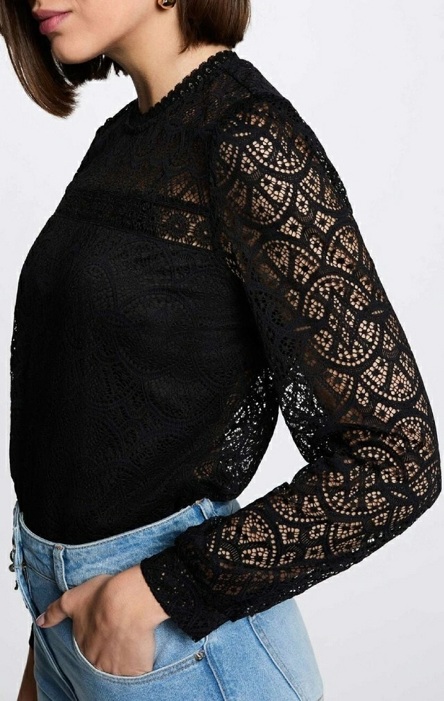 CAMISETA DE ENCAJE CON ESPALDA TRANSPARENTE CAMISETA DE ENCAJE CON ESPALDA TRANSPARENTE