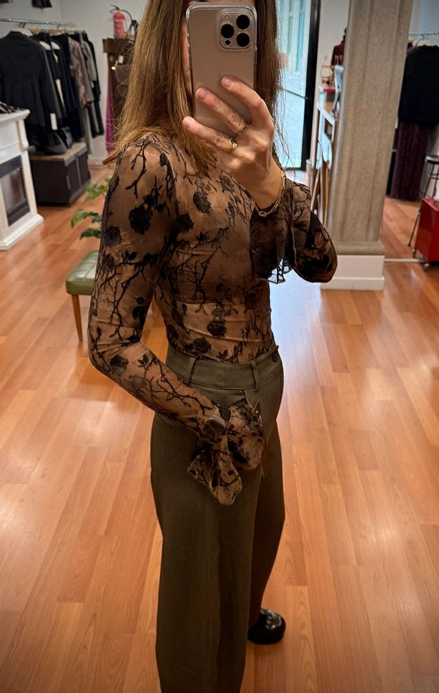 CAMISETA SEMITRANSPARENTE FLOR