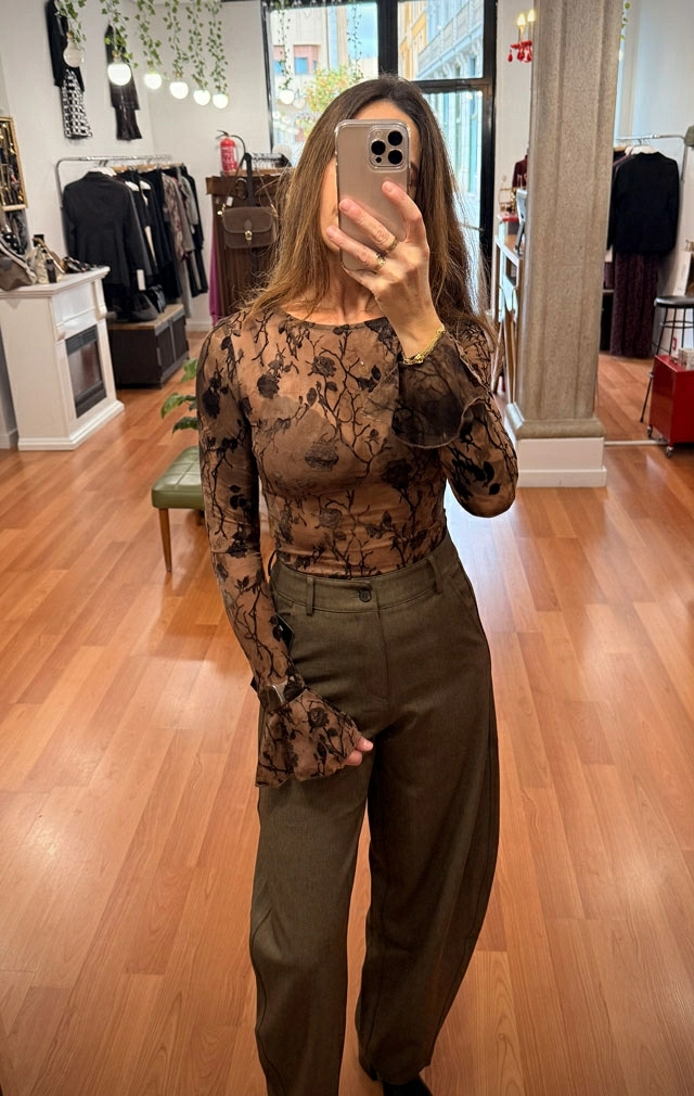 CAMISETA SEMITRANSPARENTE FLOR