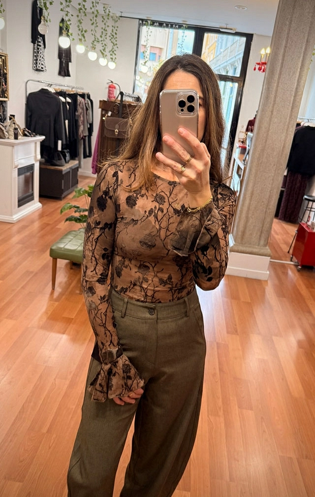 CAMISETA SEMITRANSPARENTE FLOR