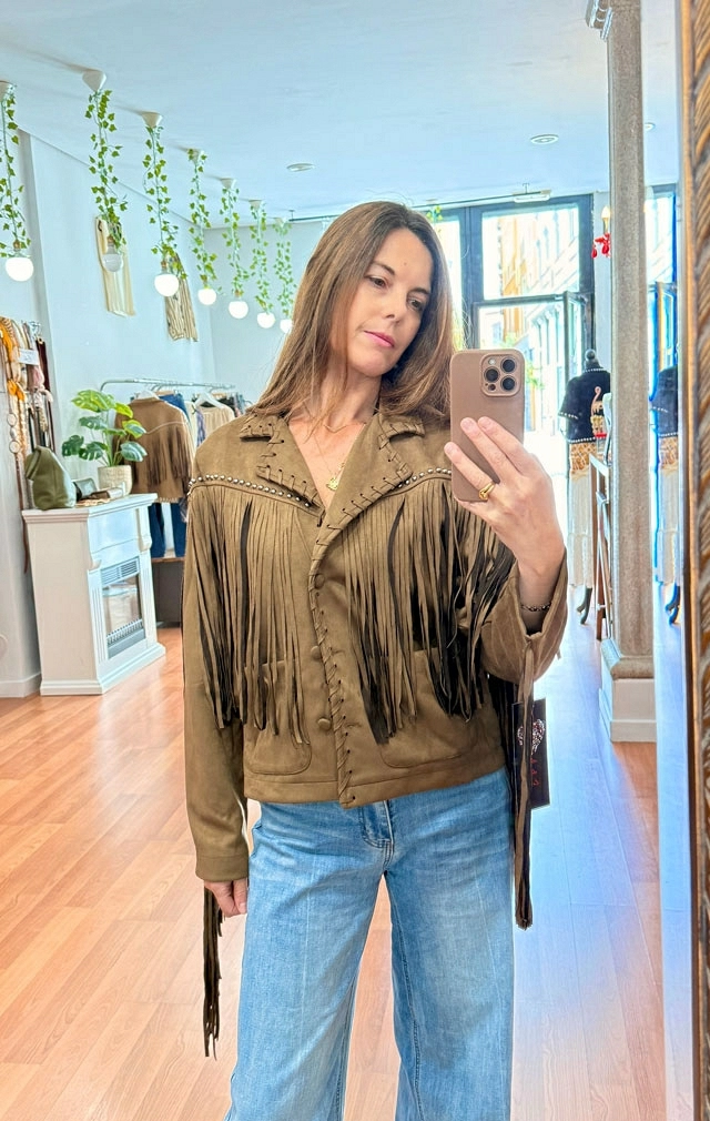 CHAQUETA CON FLECOS
