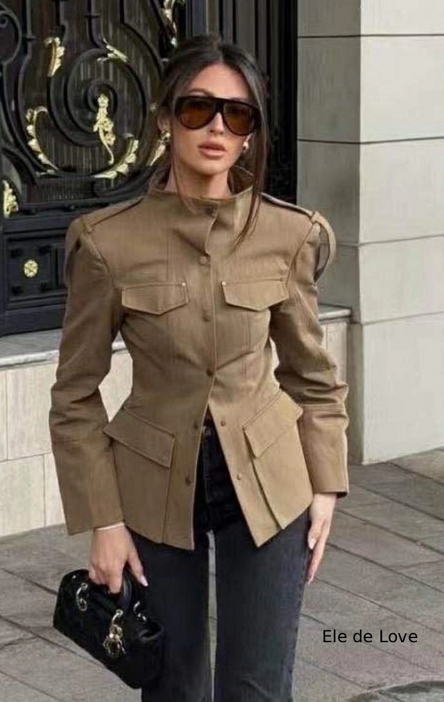 CHAQUETA ENTALLADA DE ESTILO MILITAR