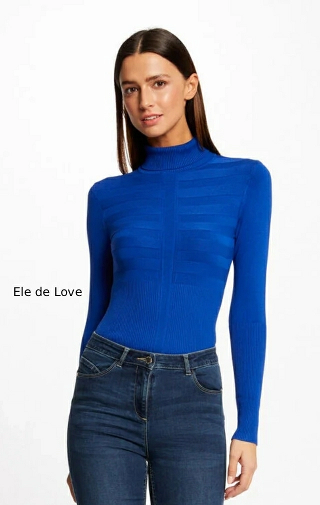 JERSE DE CUELLO ALTO AZUL