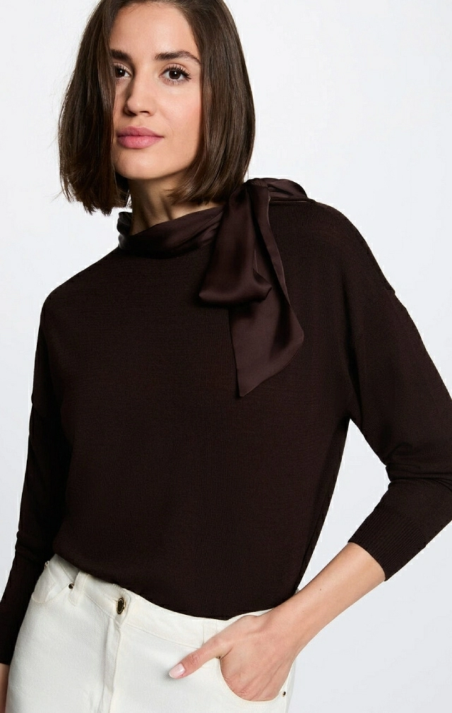 JERSEY CHOCOLATE CON LAZO EN EL CUELLO JERSEY CHOCOLATE CON LAZO EN EL CUELLO