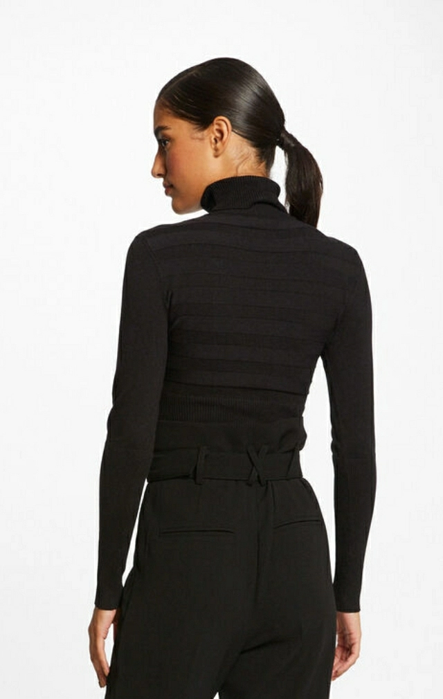 JERSEY CUELLO ALTO NEGRO