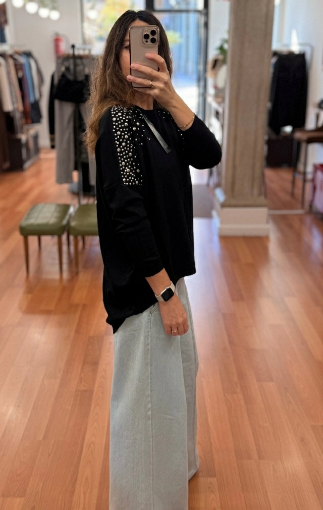 JERSEY LARGO CON TACHAS EN LOS HOMBROS JERSEY LARGO CON TACHAS EN LOS HOMBROS