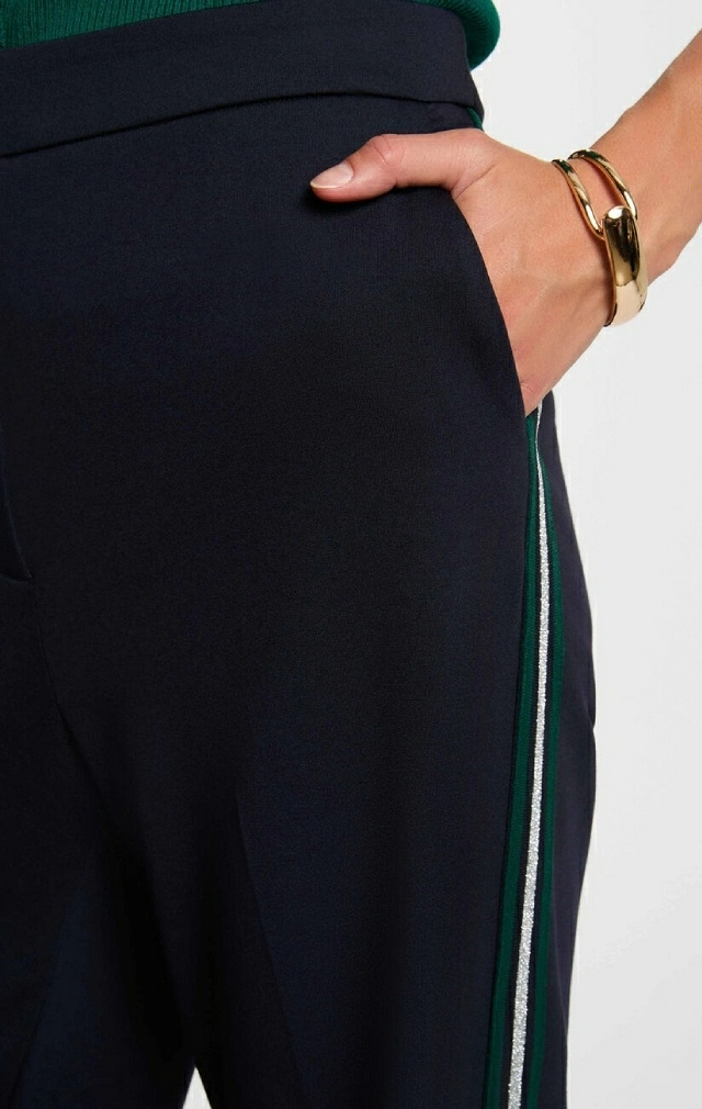 PANTALON ANCHO CON BANDAS LATERALES PANTALON ANCHO CON BANDAS LATERALES