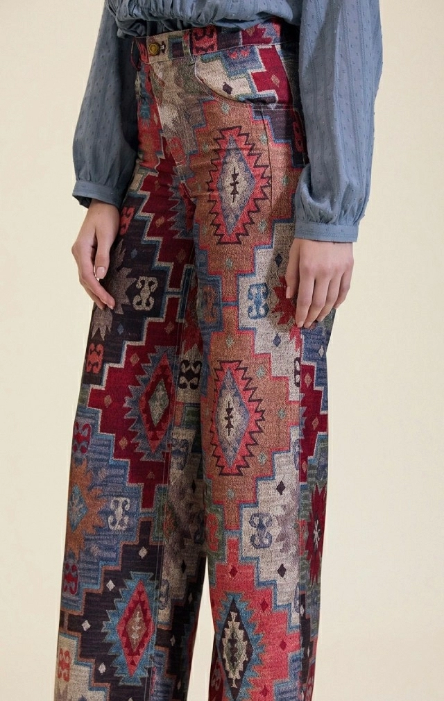 Pantalón con estampado étnico Pantalón con estampado étnico