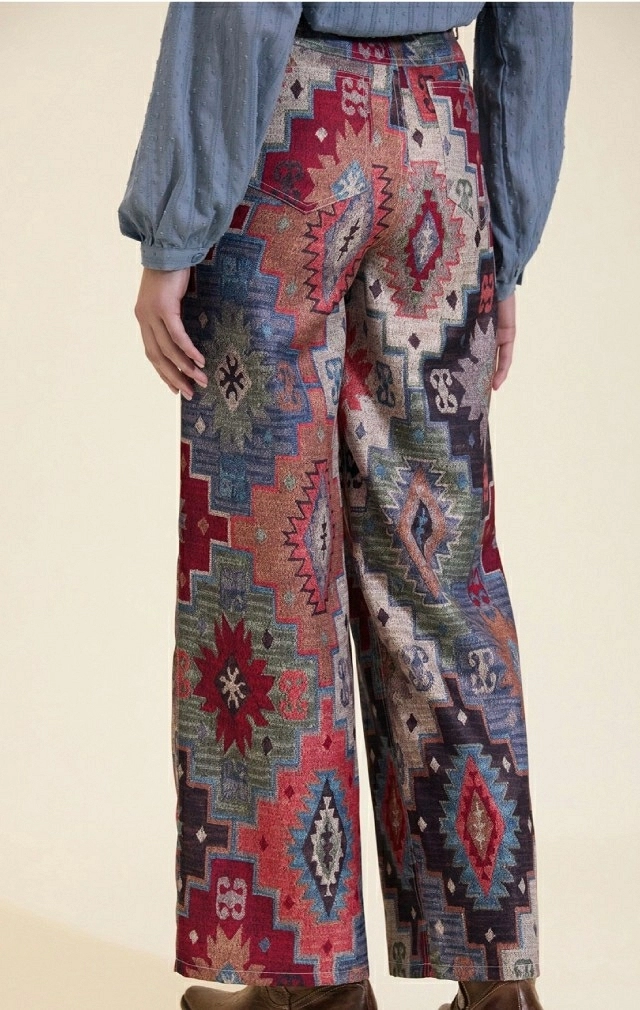Pantalón con estampado étnico Pantalón con estampado étnico