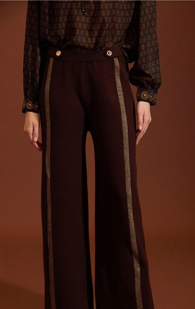 PANTALON DE PUNTO CON RAYA DORADA DE LUREX