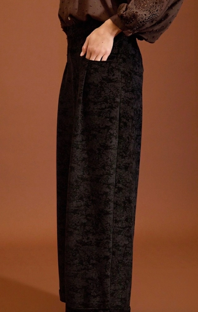 PANTALON HOLGADO DE TERCIOPELO PANTALON HOLGADO DE TERCIOPELO