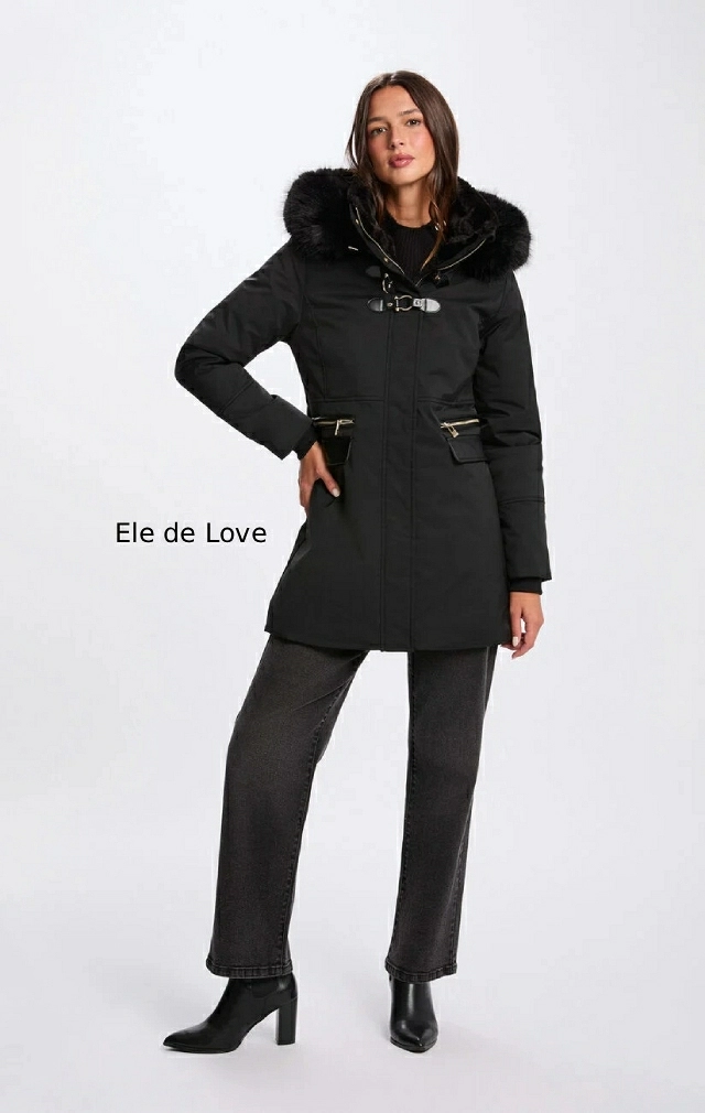 PARKA NEGRA CON CAPUCHA PARKA NEGRA CON CAPUCHA