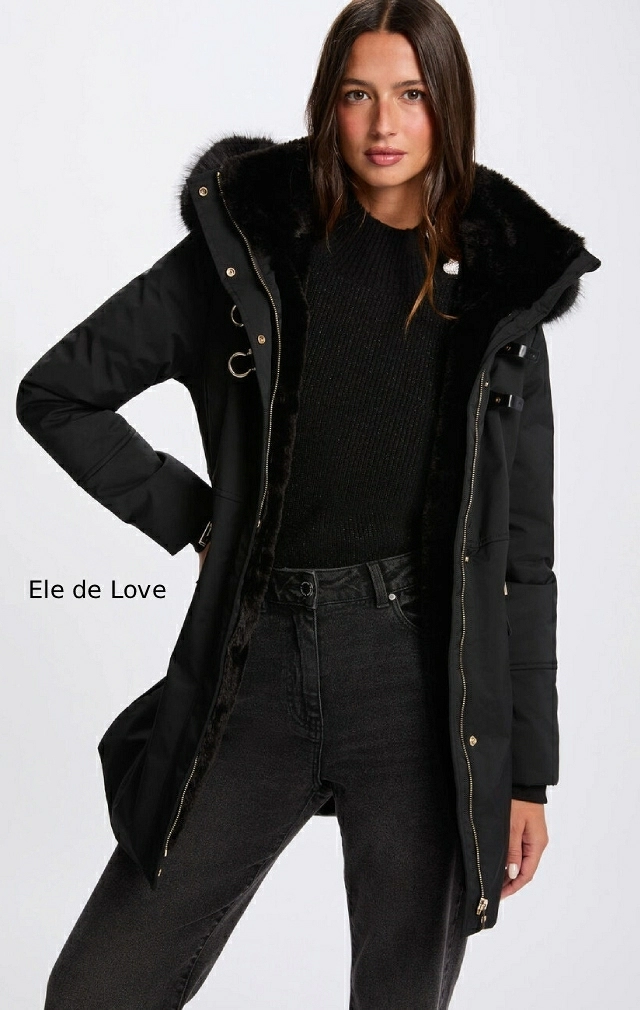 PARKA NEGRA CON CAPUCHA PARKA NEGRA CON CAPUCHA