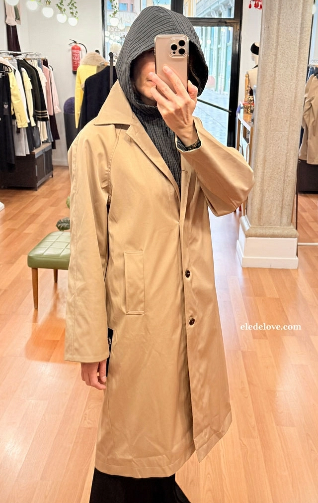 TRENCH CON CAPUCHA EN CUADROS