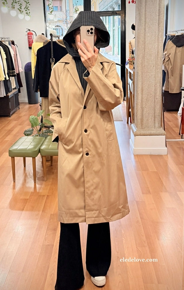 TRENCH CON CAPUCHA EN CUADROS