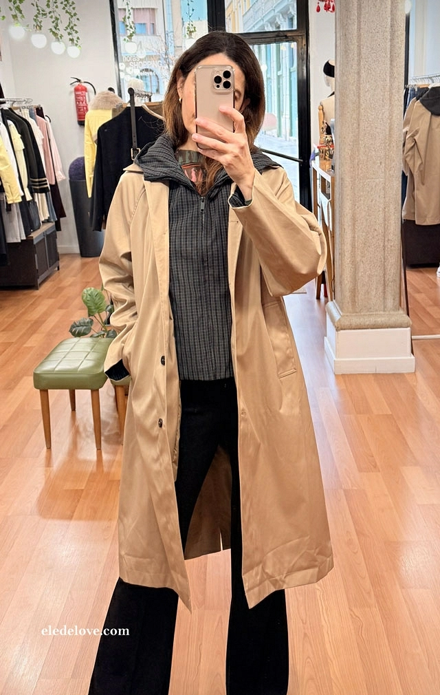 TRENCH CON CAPUCHA EN CUADROS