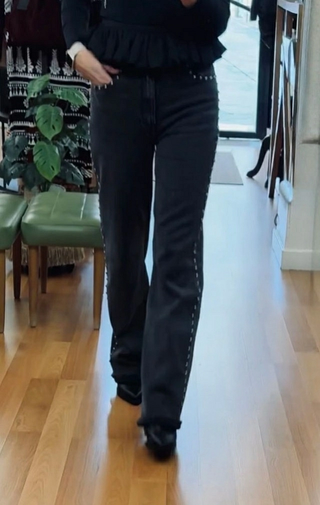 VAQUERO GRIS CON TACHAS VAQUERO GRIS CON TACHAS