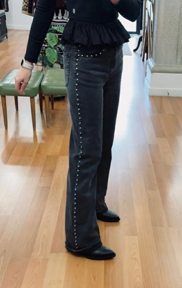 VAQUERO GRIS CON TACHAS VAQUERO GRIS CON TACHAS