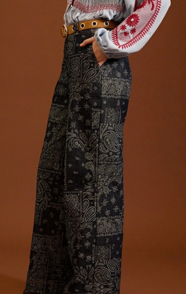 VAQUEROS CON ESTAMPADO DE CACHEMIR VAQUEROS CON ESTAMPADO DE CACHEMIR
