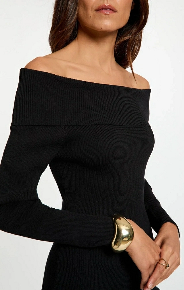 VESTIDO DE PUNTO MIDI CON ESCAJE VESTIDO DE PUNTO MIDI CON ESCAJE