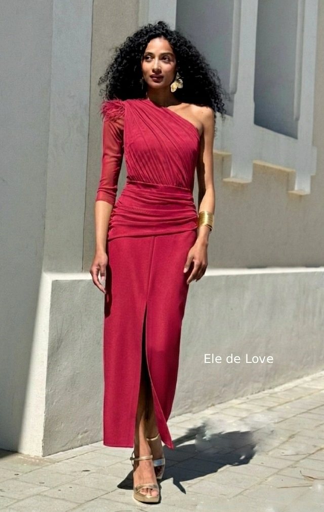 VESTIDO UN HOMBRO PLUMAS